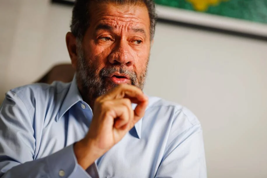 PDT formaliza apoio a Lula, e Carlos Lupi destaca união em meio a tensões