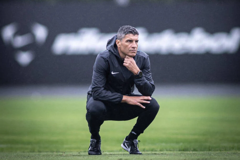 Pedro Emanuel assume o Vasco e promete reorganização após trocas de técnicos