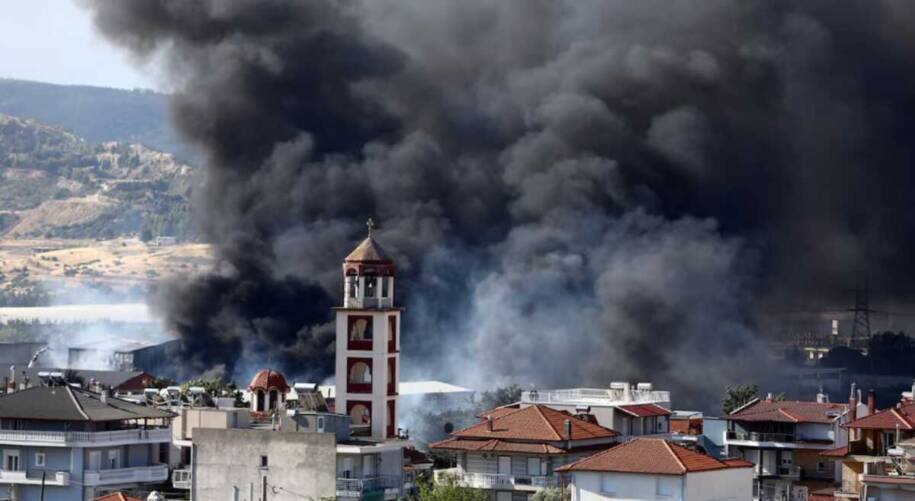 Portugal, Grécia e Espanha enfrentam incêndios devastadores; alerta de fumaça tóxica