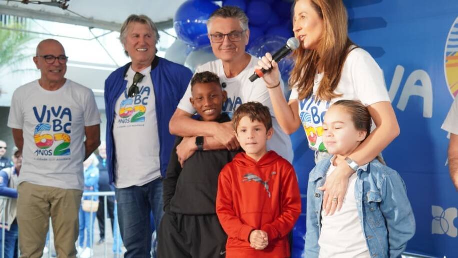 Prefeita Juliana Pavan celebra 62 anos de Balneário Camboriú com bolos gigantes