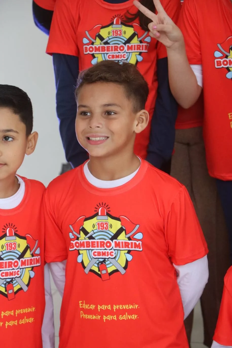 Prefeito de Porto Belo celebra formatura de 503 alunos do Programa Bombeiro Mirim