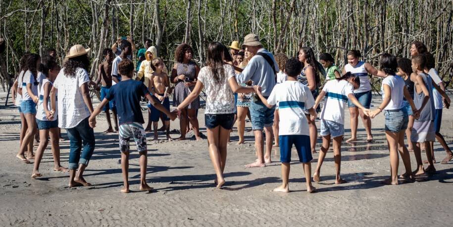 Projeto Flautistas da Marambaia ensina conservação ambiental a alunos no Rio