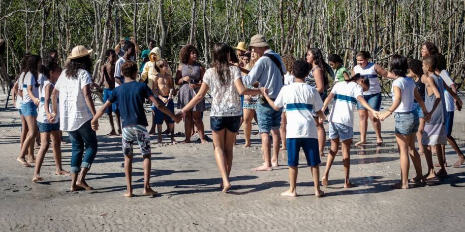 Projeto Flautistas da Marambaia ensina conservação ambiental a alunos no Rio