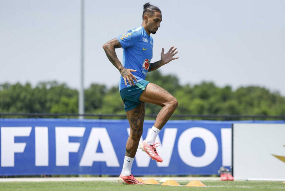 Raphinha treina pela 1ª vez desde lesão e gera expectativa na seleção brasileira