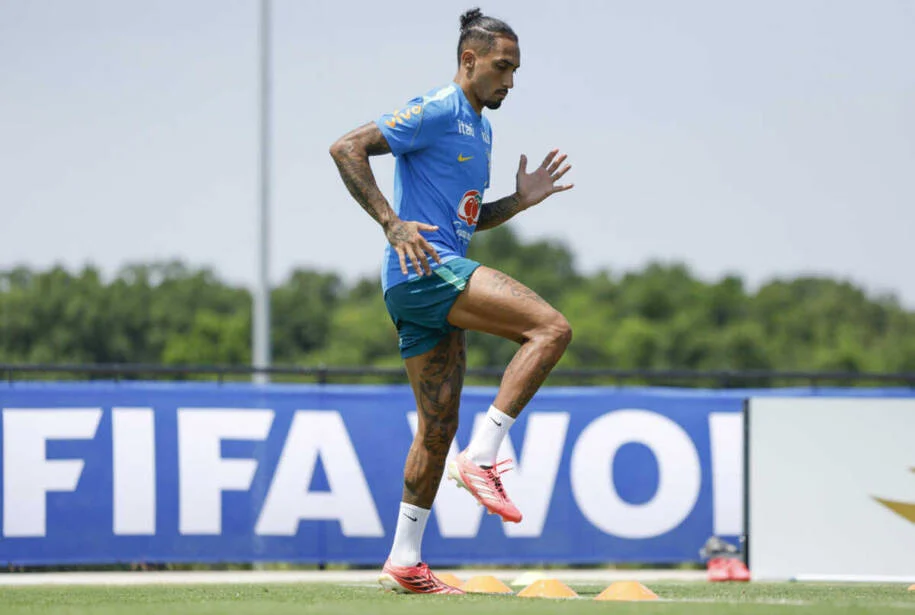 Raphinha treina pela 1ª vez desde lesão e gera expectativa na seleção brasileira