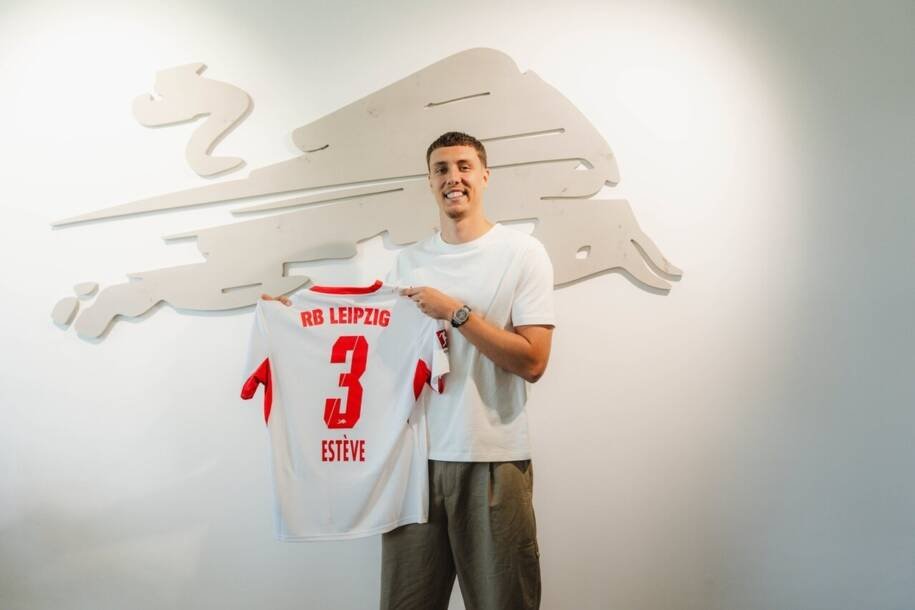 RB Leipzig contrata Maxime Estève, ex-Burnley, em contrato de cinco anos