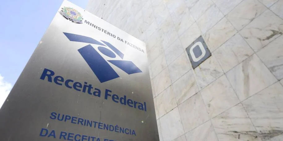 Receita Federal inclui 17 empresas de combustíveis na lista de devedores contumazes