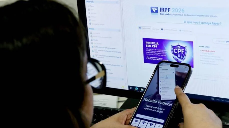 Receita Federal libera 3º lote de restituições do IR 2026 e gera polêmica