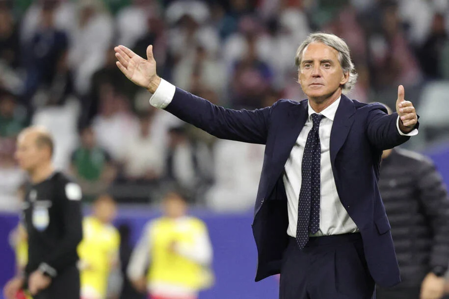 Roberto Mancini assume seleção italiana e busca reverter crise após fracasso