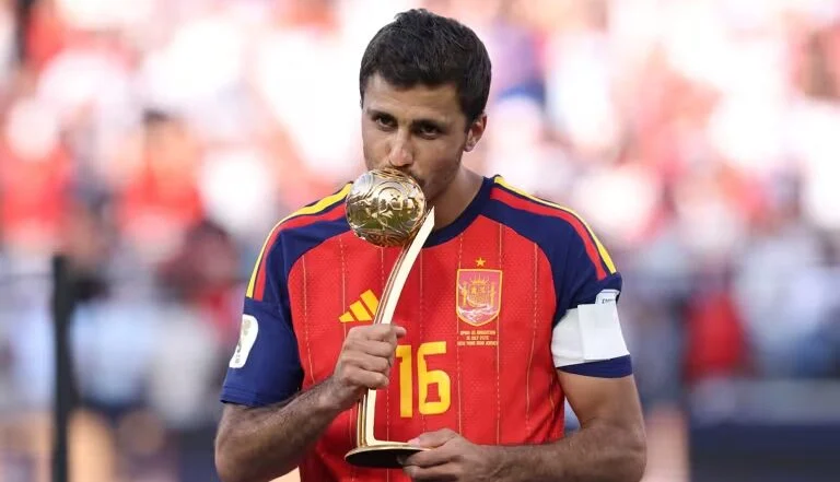 Rodri conquista Bola de Ouro e leva Espanha ao título da Copa do Mundo 2026