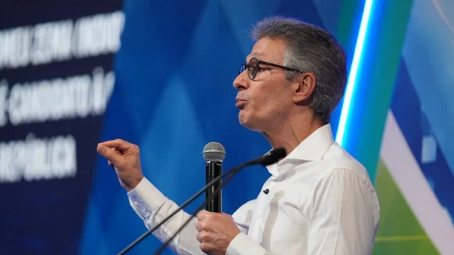 Romeu Zema critica cotas raciais, promete privatizar Petrobras e mira STF