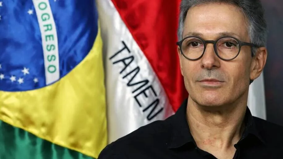 Romeu Zema critica Moraes por suspender visitas de Flávio a Jair Bolsonaro