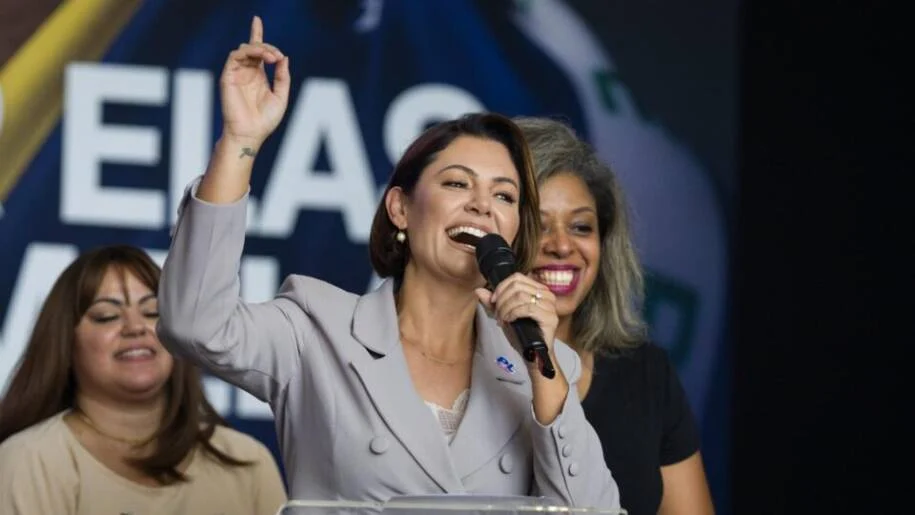 Romeu Zema propõe Michelle Bolsonaro como vice, ex-primeira-dama rebate