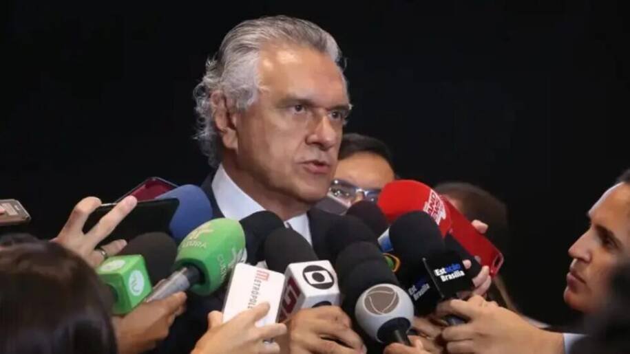 Ronaldo Caiado critica Flávio Bolsonaro e ironiza dependência em carta de Jair