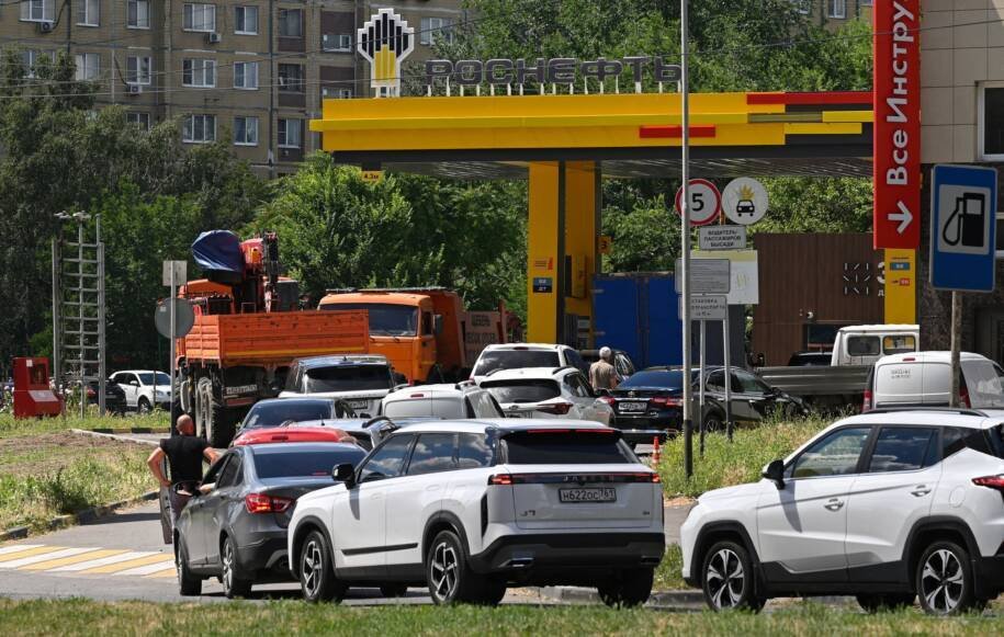 Rússia enfrenta crise de gasolina com produção a 65% e déficit alarmante