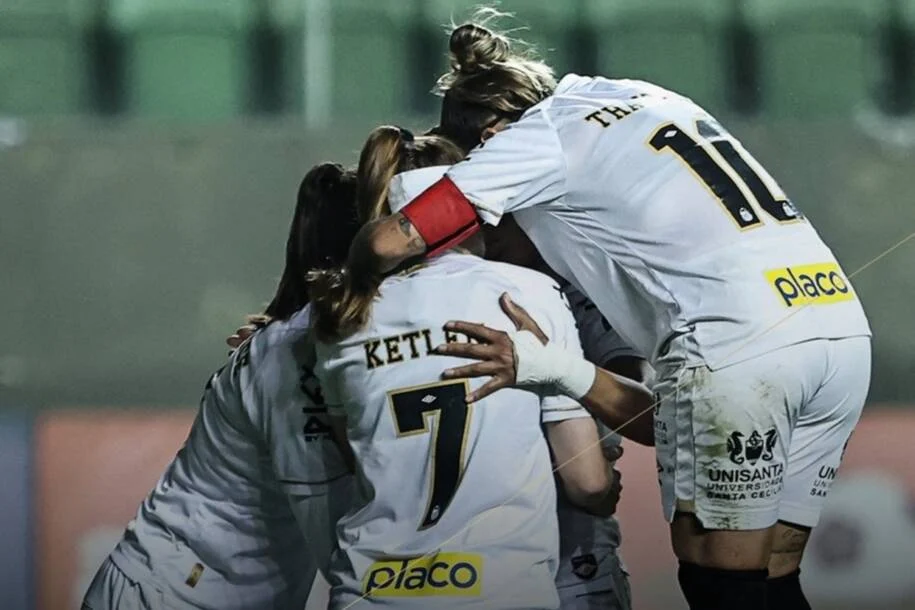 Santos supera América Mineiro com gol no fim e respira no Brasileirão Feminino
