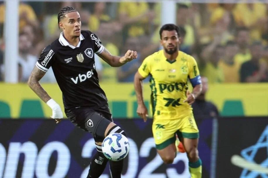 São Paulo avança na compra de Newton e troca por Ferraresi é descartada