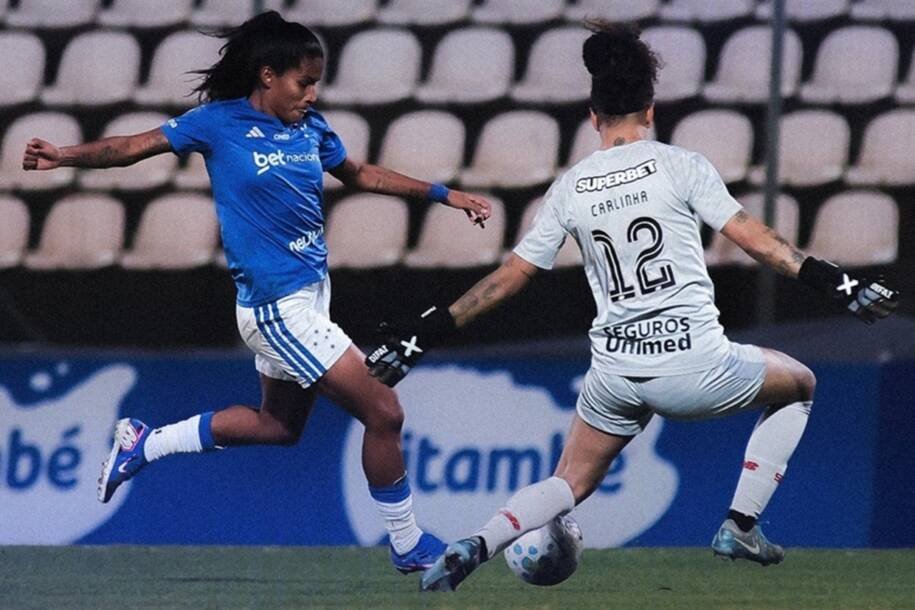 São Paulo vence Cruzeiro e assume liderança do Brasileirão Feminino em grande estilo