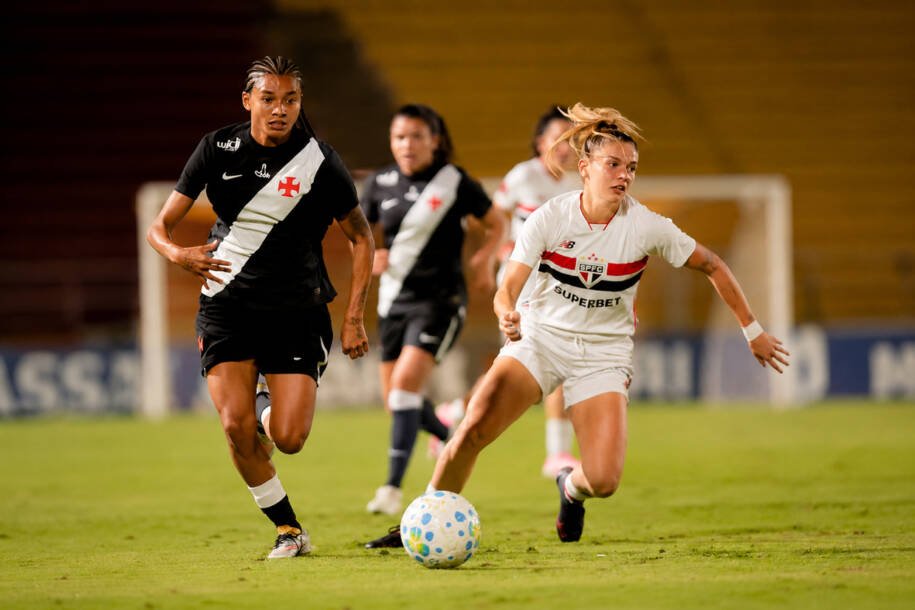São Paulo vence Vasco fora de casa e garante classificação na Copa do Brasil