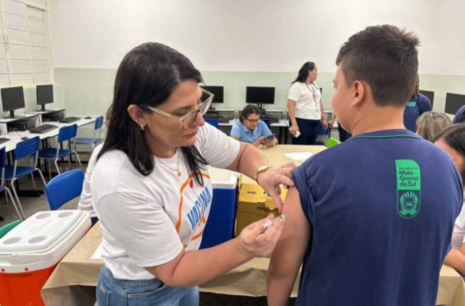 Secretaria de Saúde revela que 98,7% das cidades aplicaram vacinas em jovens
