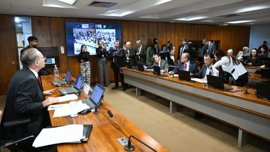 Senado aprova empréstimo de R$ 5 bilhões para Lula; infraestrutura em risco?
