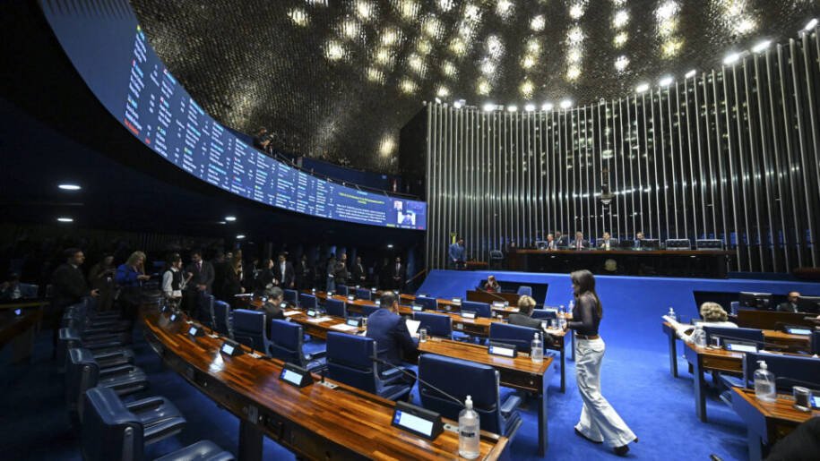 Senado aprova MP do Frete, mas exclui piso salarial e Lula deve vetar anistia