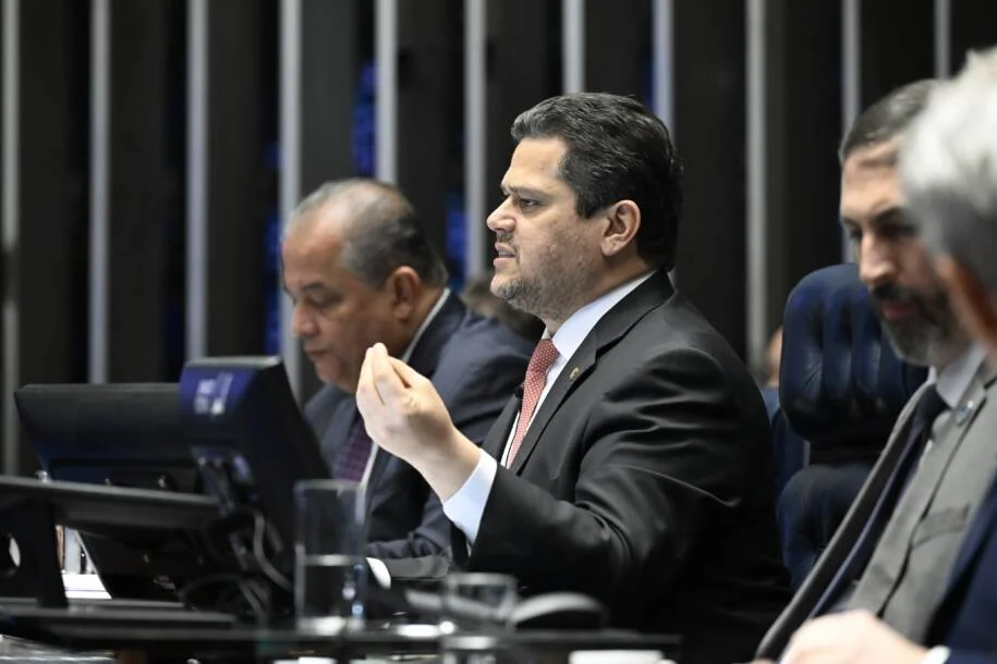 Senado aprova PEC que concede aposentadoria especial a agentes de saúde e gera polêmica