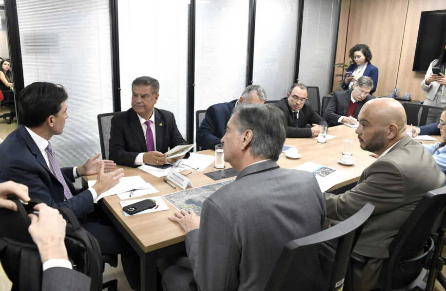 Senador Nelsinho Trad assina acordo que pode transformar Ponta Porã em hub aéreo