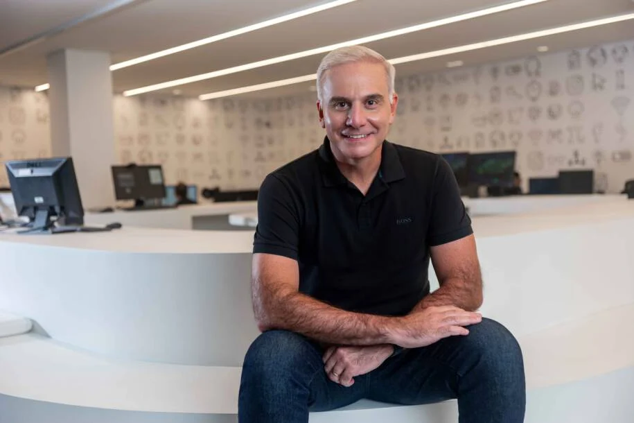 Senior Revoluciona Gestão Empresarial com Sara Studio, Primeira Fábrica de IA B2B da América Latina