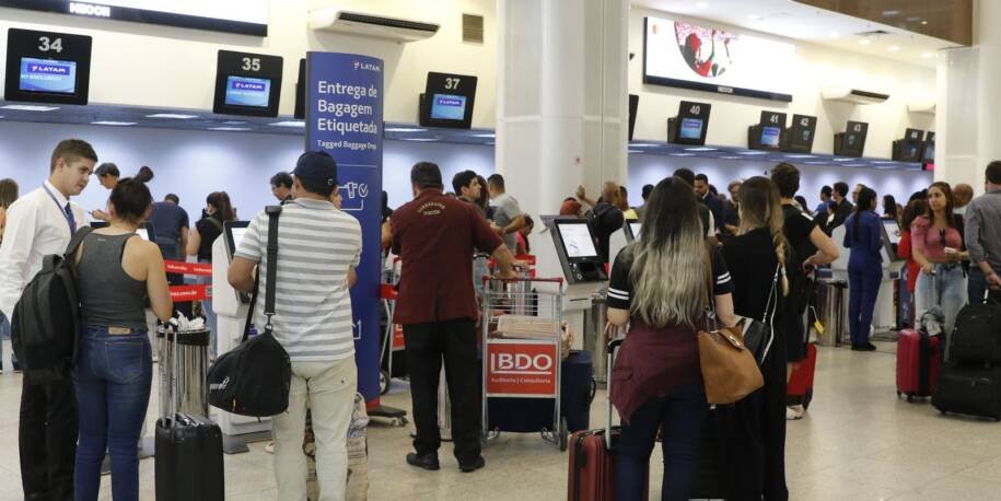 Setor de Serviços Enfrenta Queda de 0,4% em Maio com Transportes em Crise