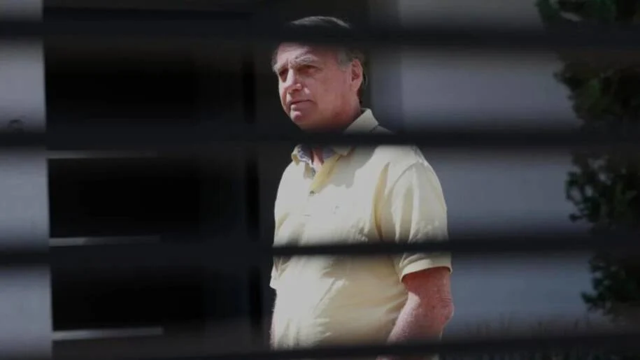 STF impõe prazos e Flávio Bolsonaro critica decisão sobre carta de Jair