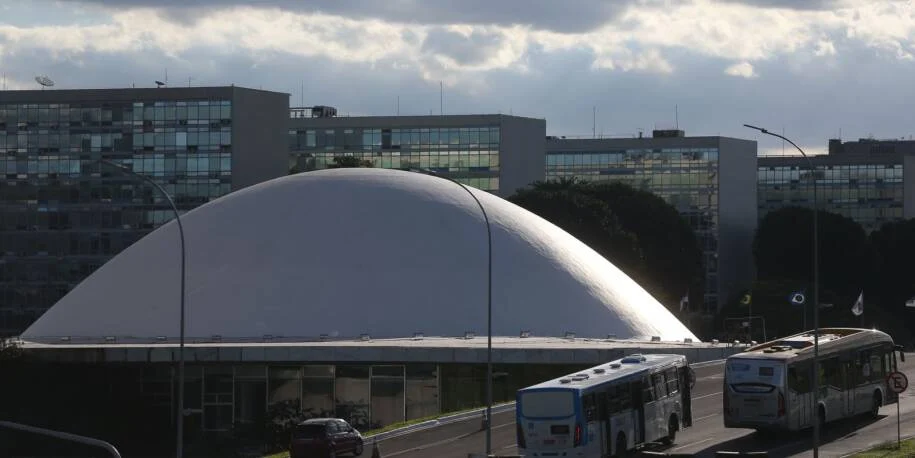 Tabata Amaral e Ana Paula Lobato garantem pagamento automático de pensão por Pix