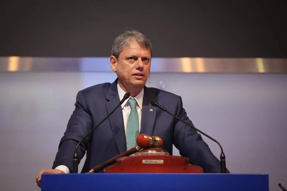 Tarcísio de Freitas critica fracasso diplomático e tarifa dos EUA que afeta SP