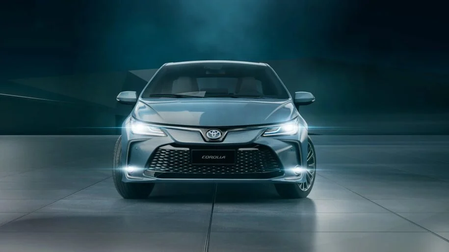 Toyota reduz preço do Corolla Hybrid e desafia BYD Dolphin com desconto incrível
