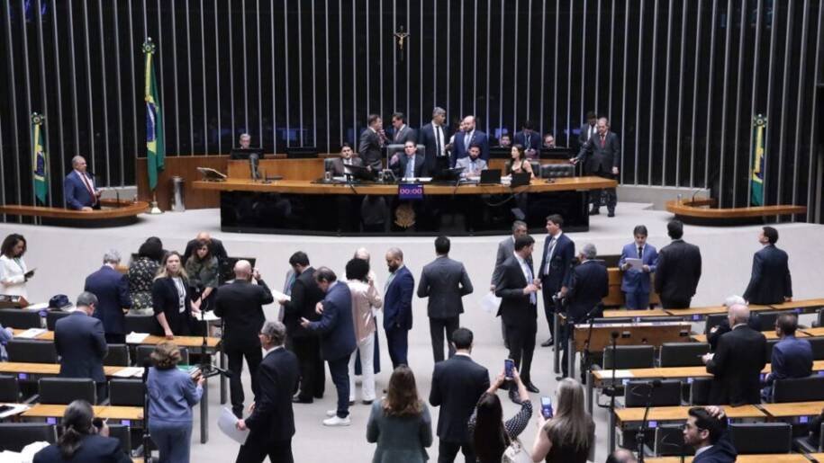 Transparência Brasil revela: Câmara oculta R$ 1,3 bilhão em emendas de 2025