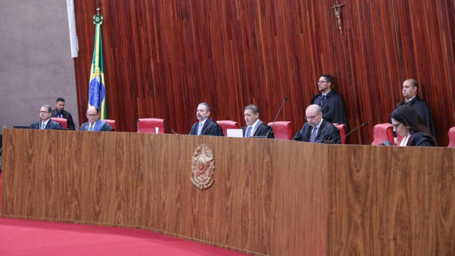TSE decide manter teto de gastos de campanha congelado e Lula veta reajuste