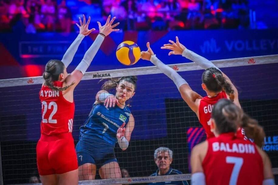 Turquia vence Brasil e conquista Liga das Nações Feminina em final emocionante