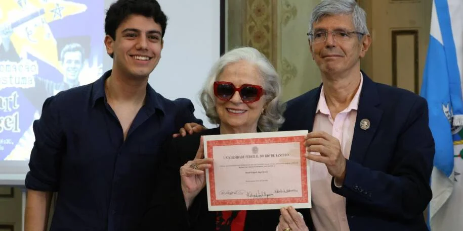 UFRJ entrega diploma a Stuart Angel 55 anos após seu assassinato pela ditadura