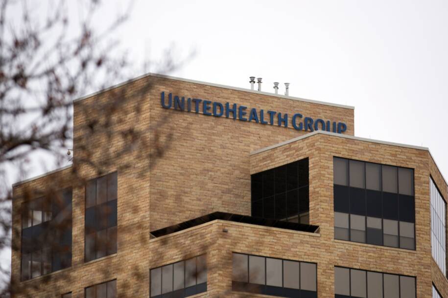UnitedHealth projeta lucro de até US$ 20,00 por ação em 2026 após controle de custos