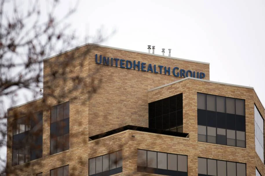 UnitedHealth projeta lucro de até US$ 20,00 por ação em 2026 após controle de custos