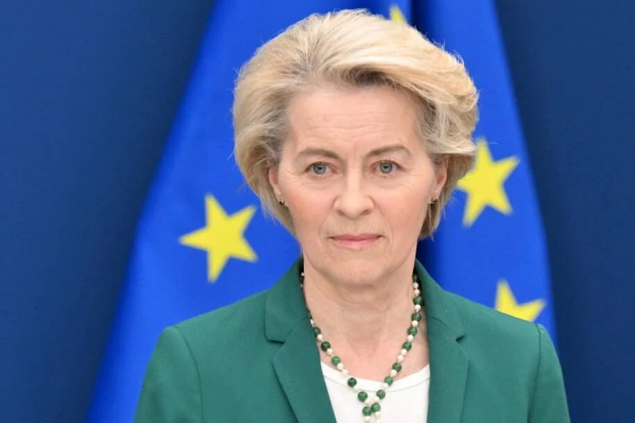 Ursula von der Leyen defende idade mínima para redes sociais e pressiona big techs