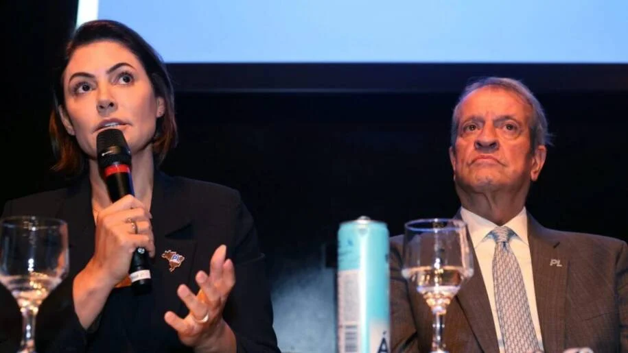 Valdemar Costa Neto revela que Michelle Bolsonaro exige gesto de Flávio para apoio