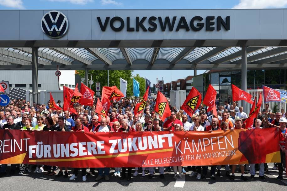 Volkswagen enfrenta bloqueio da oposição trabalhista e queda de entregas em crise