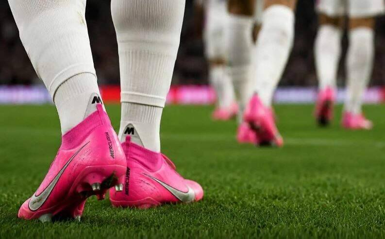 Adidas admite 'coincidência' nas chuteiras rosas da Copa do Mundo e pede desculpas