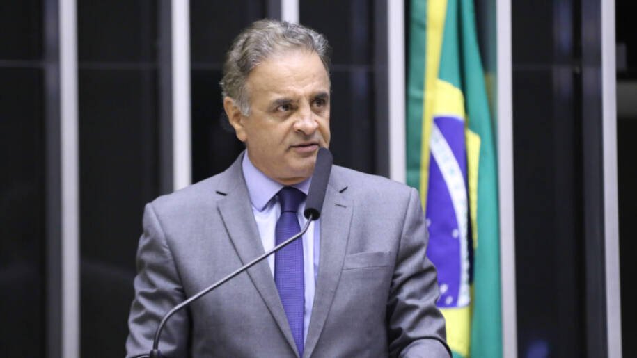 Aécio Neves confirma candidatura ao Senado e nega apoio a Lula em coletiva