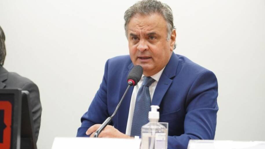 Aécio Neves pode anunciar candidatura ao Senado em coletiva de imprensa hoje