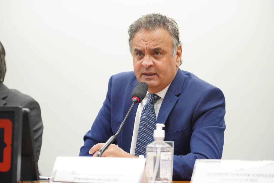 Aécio Neves pode ser único candidato ao Senado após renúncias em Minas Gerais