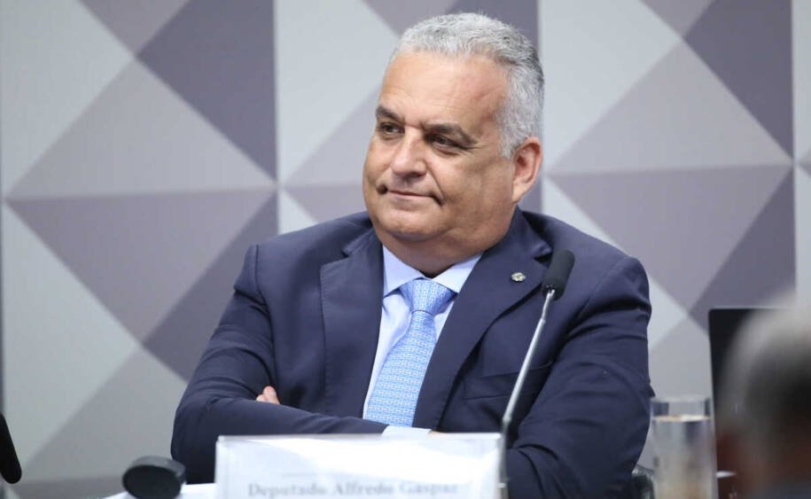 Alfredo Gaspar é anunciado como vice de Flávio Bolsonaro e enfrenta acusações graves