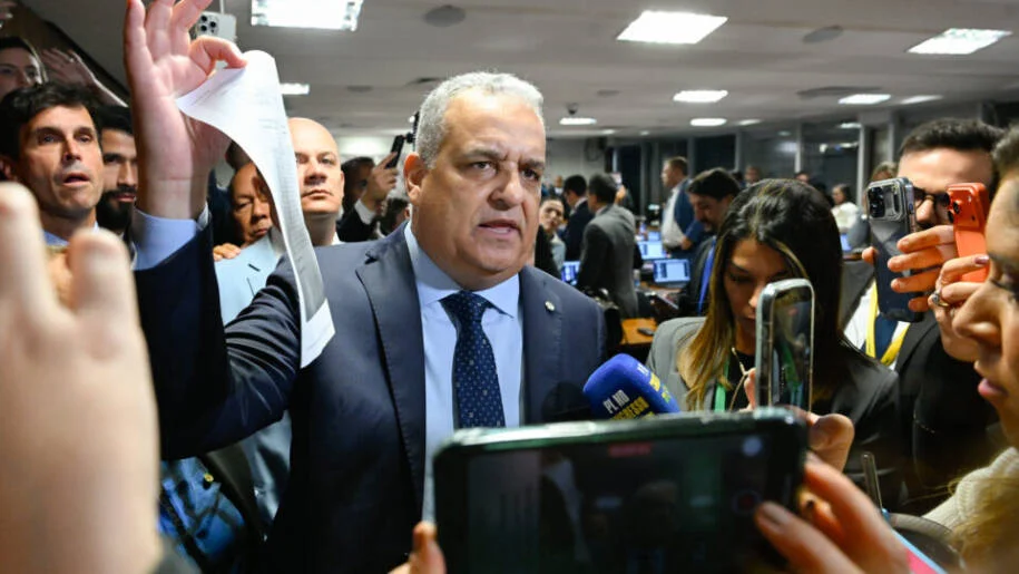 Alfredo Gaspar é escolhido vice de Flávio Bolsonaro e enfrenta polêmica sobre Lulinha