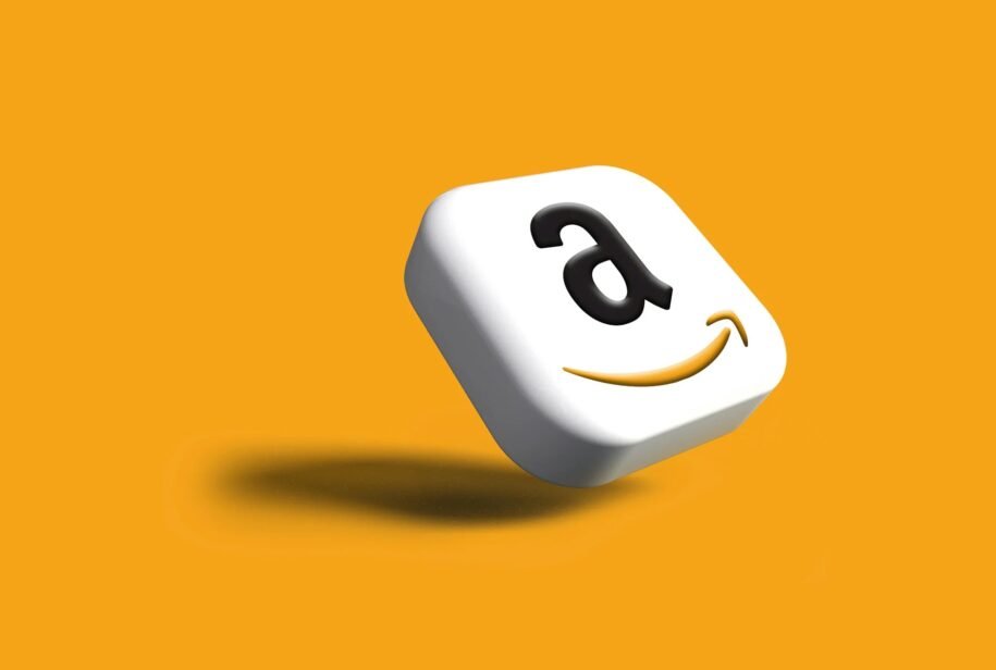 Amazon expõe operação secreta que compra e destrói livros raros para IA